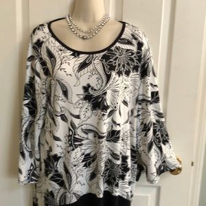 Black and white flowing top Worn once!!